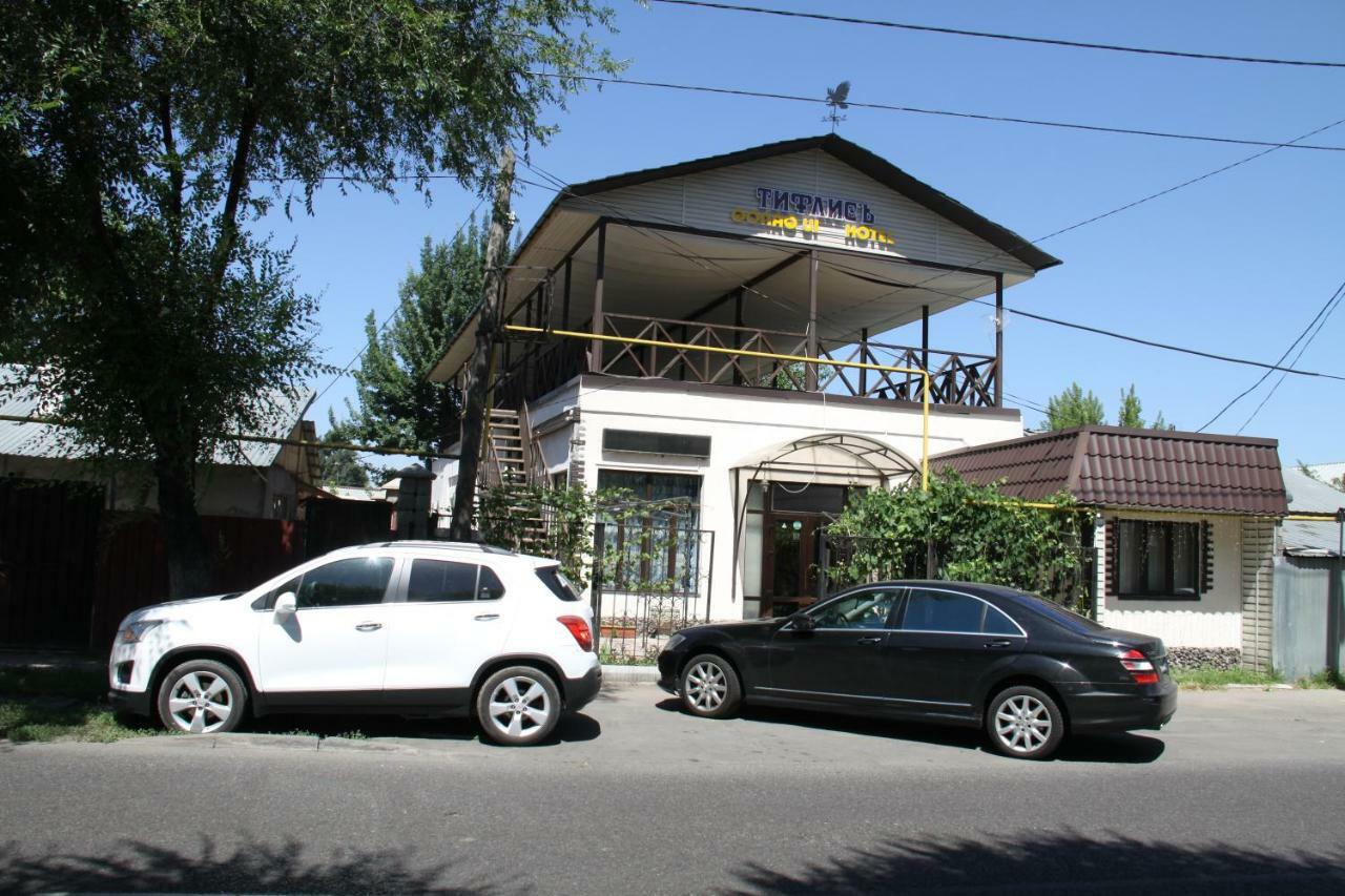 Готель Tiflis Алмати Екстер'єр фото